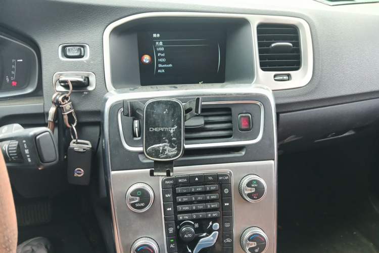 Used Volvo S60 2014 S60L 2.0T Zhiyuan Edition Audio And AC Panel