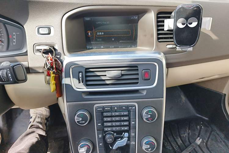 Used Volvo S60 2014 S60L 2.0T Zhiyuan Edition Audio And AC Panel