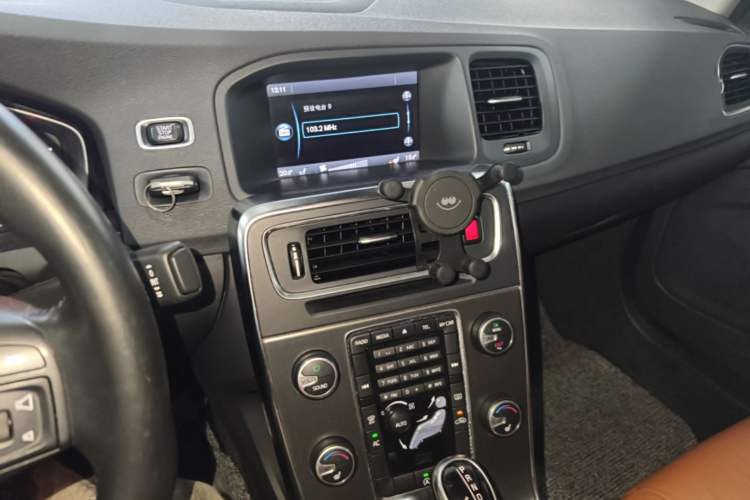 Used Volvo S60 2014 S60L 2.0T Zhiyuan Edition Audio And AC Panel