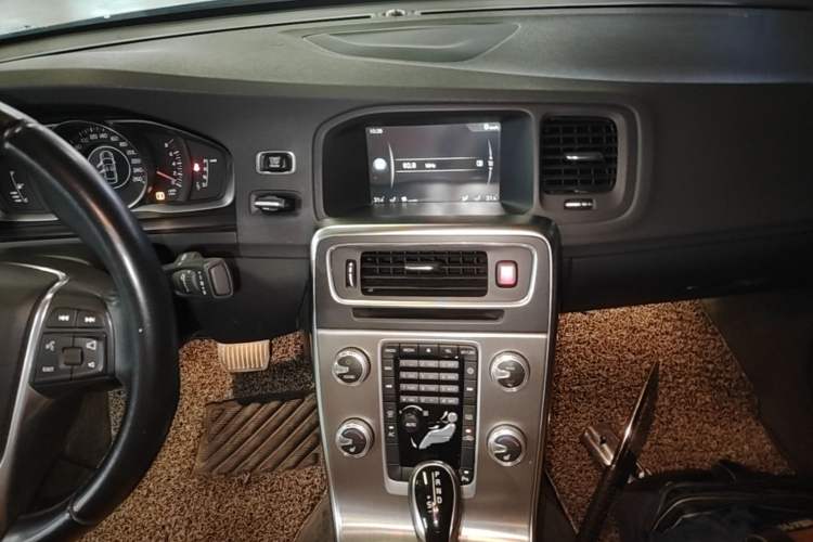 Used Volvo S60 2014 S60L 2.0T Zhiyuan Edition Audio And AC Panel