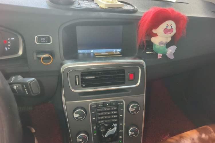 Used Volvo S60 2014 S60L T5 Smart Upgrade Edition Audio And AC Panel