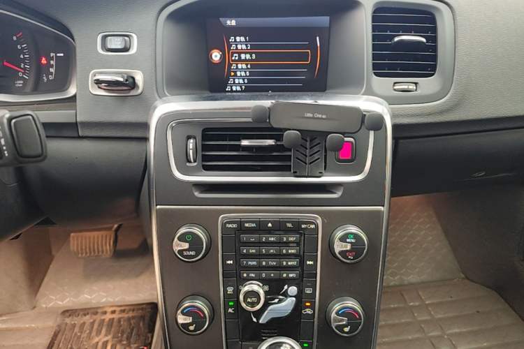 Used Volvo S60 2014 S60L 2.0T Zhiyuan Edition Audio And AC Panel