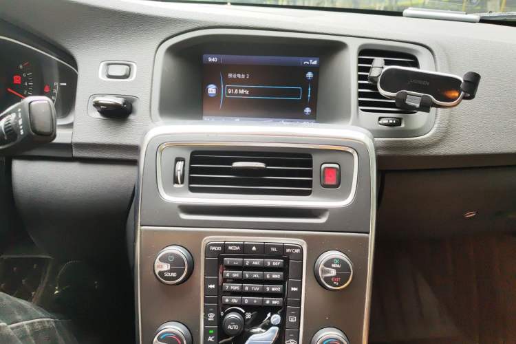 Used Volvo S60 2014 S60L T5 Intelligent Drive Edition Audio And AC Panel