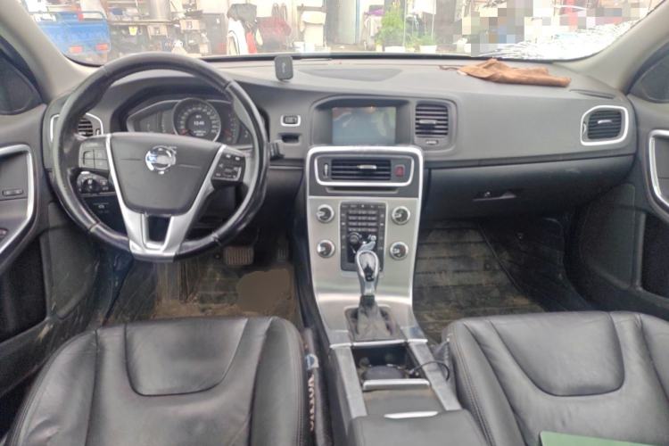 Used Volvo S60 2014 S60L 2.0T Zhiyuan Edition Center Console