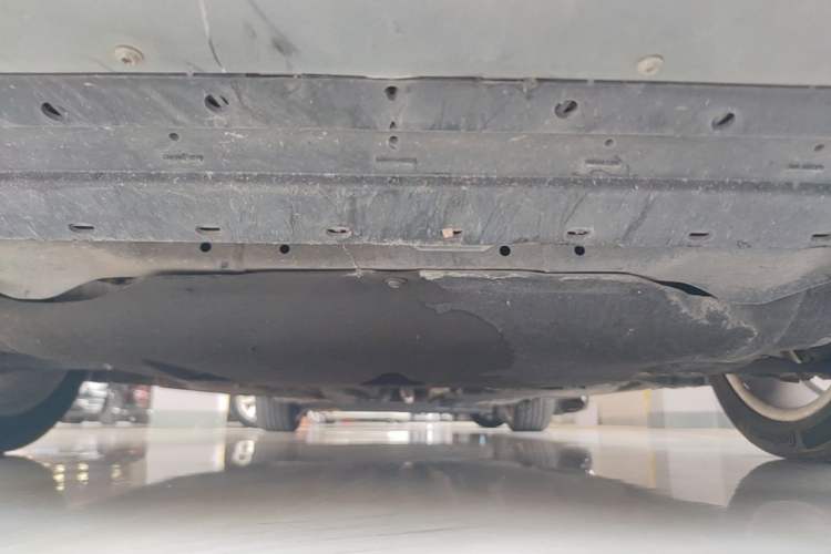 Used Volvo S60 2014 S60L 2.0T Zhiyuan Edition Chassis Front
