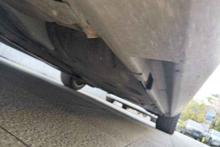 Used Volvo S60 2014 S60L 2.0T Zhiyuan Edition Chassis Front Left