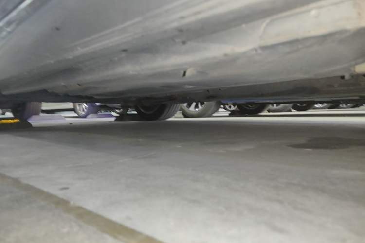 Used Volvo S60 2014 S60L 2.0T Zhiyuan Edition Chassis Front Right