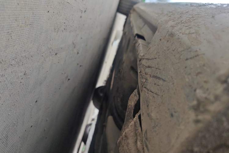 Used Volvo S60 2014 S60L 2.0T Zhiyuan Edition Chassis Front Right