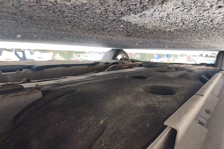 Used Volvo S60 2014 S60L 2.0T Zhiyuan Edition Chassis Front Right
