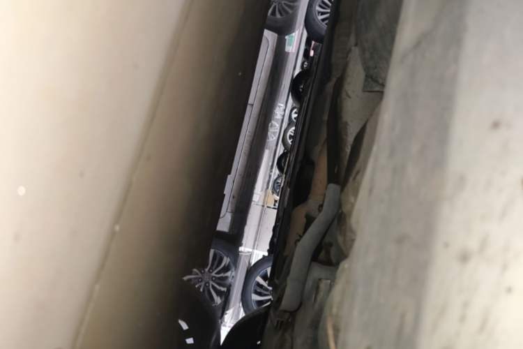 Used Volvo S60 2014 S60L 2.0T Zhiyuan Edition Chassis Front Right