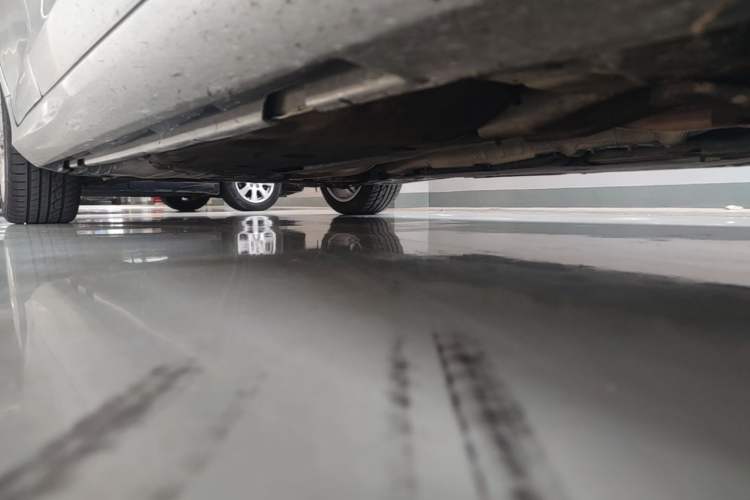 Used Volvo S60 2014 S60L 2.0T Zhiyuan Edition Chassis Front Right