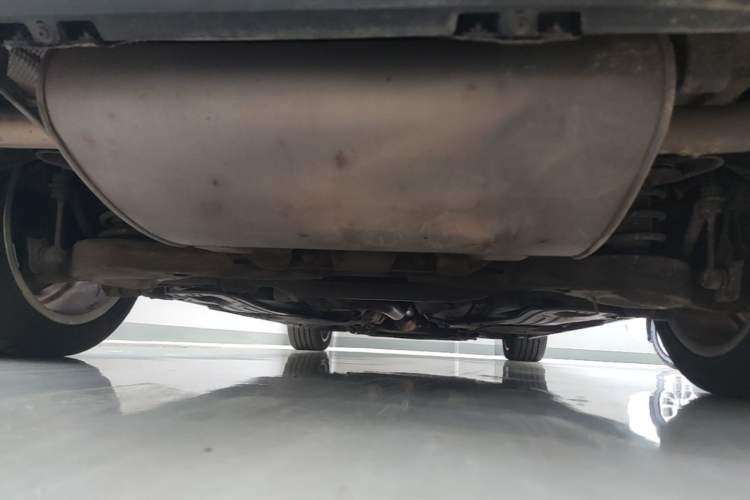 Used Volvo S60 2014 S60L 2.0T Zhiyuan Edition Chassis Rear