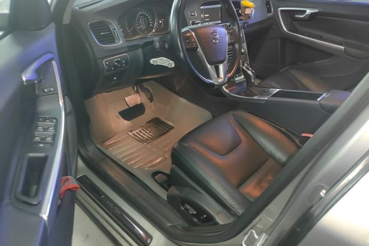 Used Volvo S60 2014 S60L 2.0T Zhiyuan Edition Driver Seat