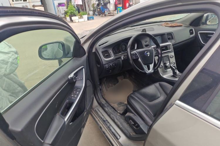 Used Volvo S60 2014 S60L 2.0T Zhiyuan Edition Driver Seat