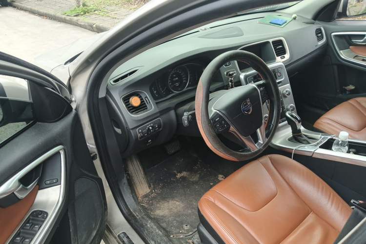 Used Volvo S60 2014 S60L 2.0T Zhiyuan Edition Driver Seat
