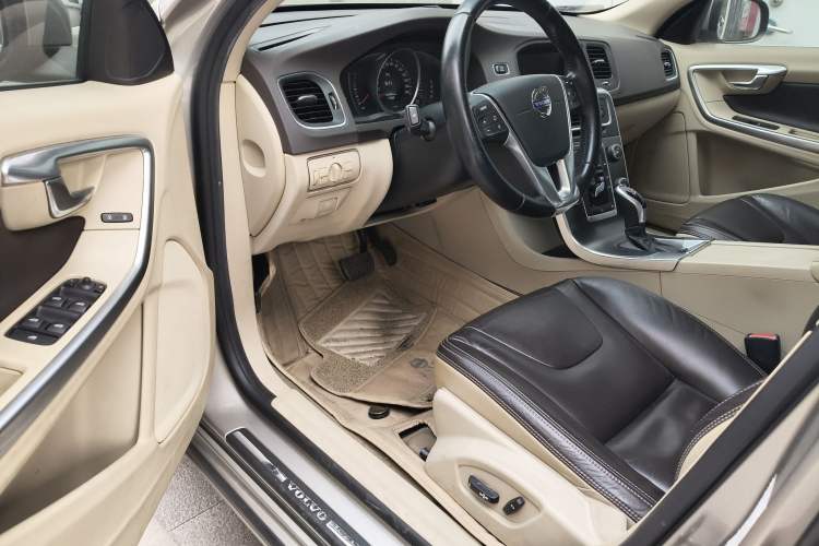 Used Volvo S60 2014 S60L 2.0T Zhiyuan Edition Driver Seat