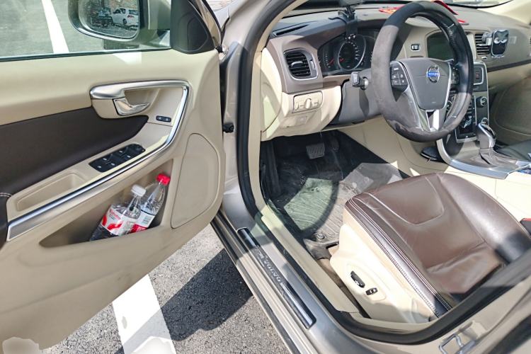 Used Volvo S60 2014 S60L 2.0T Zhiyuan Edition Driver Seat