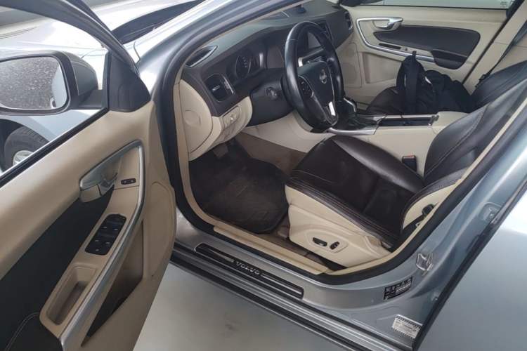 Used Volvo S60 2014 S60L 2.0T Zhiyuan Edition Driver Seat