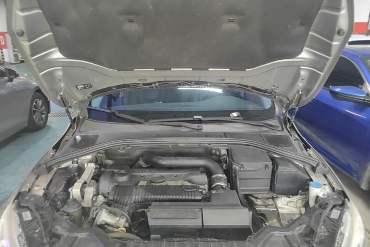 Used Volvo S60 2014 S60L 2.0T Zhiyuan Edition Engine Bay