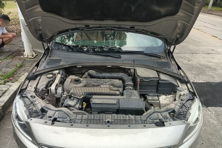 Used Volvo S60 2014 S60L 2.0T Zhiyuan Edition Engine Bay
