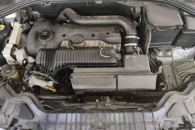 Used Volvo S60 2014 S60L 2.0T Zhiyuan Edition Engine Bay