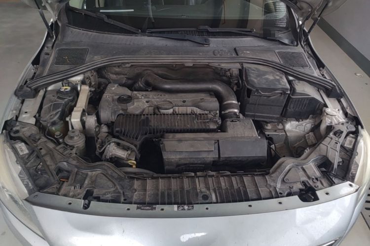 Used Volvo S60 2014 S60L 2.0T Zhiyuan Edition Engine Bay
