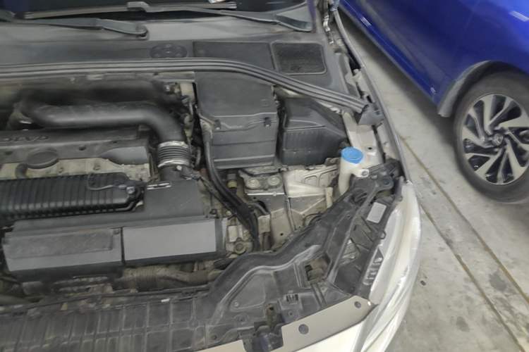 Used Volvo S60 2014 S60L 2.0T Zhiyuan Edition Engine Bay Left