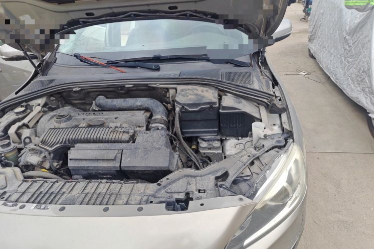Used Volvo S60 2014 S60L 2.0T Zhiyuan Edition Engine Bay Left