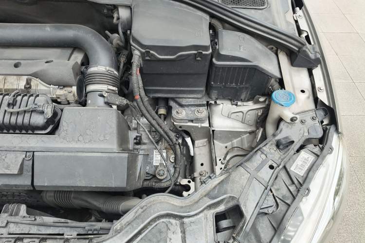 Used Volvo S60 2014 S60L 2.0T Zhiyuan Edition Engine Bay Left