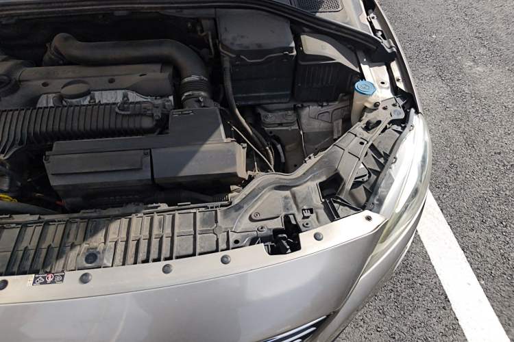 Used Volvo S60 2014 S60L 2.0T Zhiyuan Edition Engine Bay Left