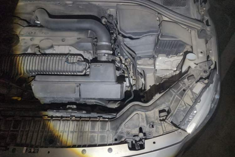Used Volvo S60 2014 S60L T5 Intelligent Drive Edition Engine Bay Left