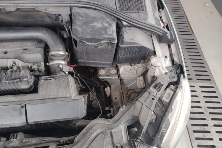 Used Volvo S60 2014 S60L 2.0T Zhiyuan Edition Engine Bay Left