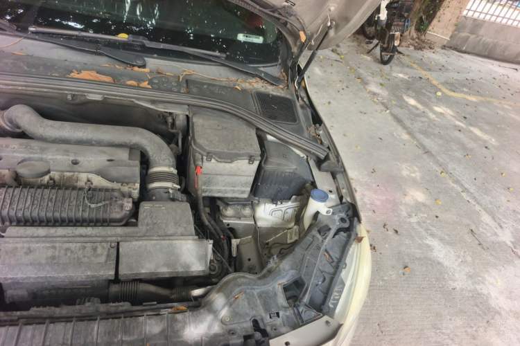 Used Volvo S60 2014 S60L T5 Smart Upgrade Edition Engine Bay Left