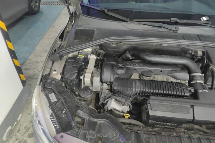 Used Volvo S60 2014 S60L 2.0T Zhiyuan Edition Engine Bay Right