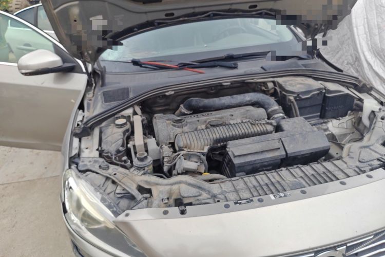 Used Volvo S60 2014 S60L 2.0T Zhiyuan Edition Engine Bay Right