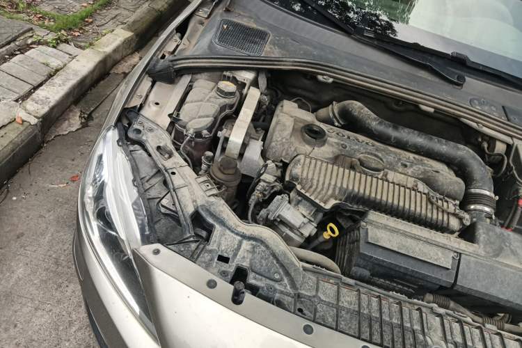 Used Volvo S60 2014 S60L 2.0T Zhiyuan Edition Engine Bay Right