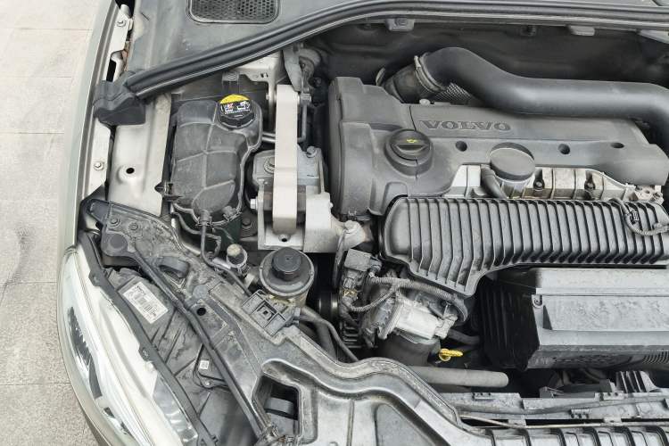 Used Volvo S60 2014 S60L 2.0T Zhiyuan Edition Engine Bay Right