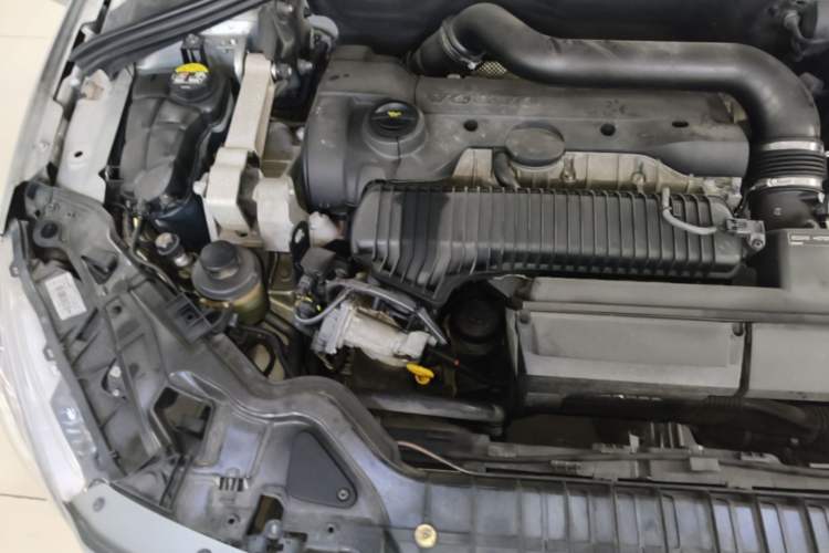 Used Volvo S60 2014 S60L 2.0T Zhiyuan Edition Engine Bay Right