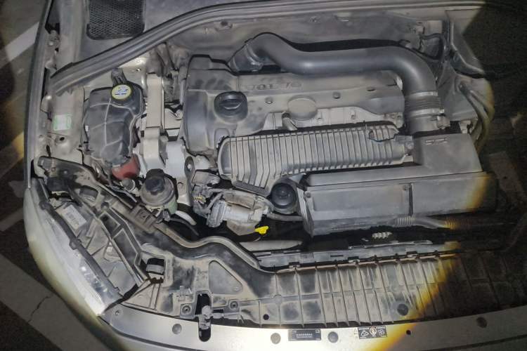 Used Volvo S60 2014 S60L T5 Intelligent Drive Edition Engine Bay Right