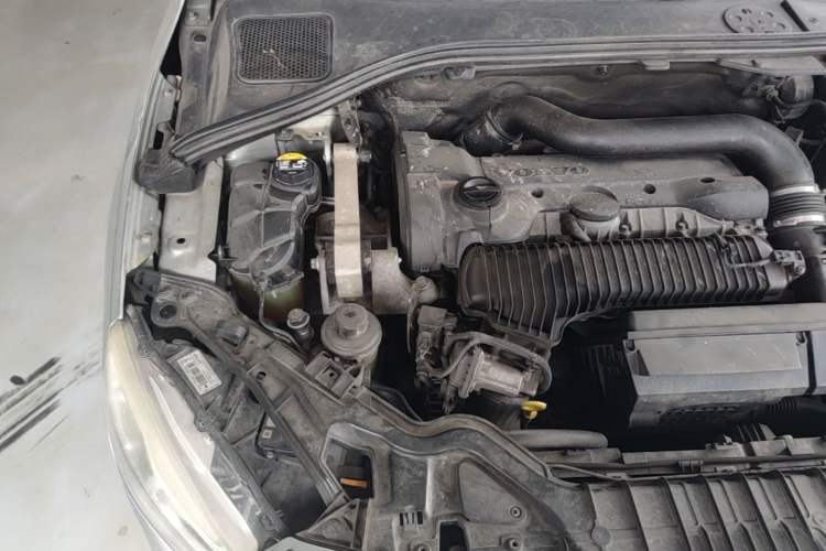 Used Volvo S60 2014 S60L 2.0T Zhiyuan Edition Engine Bay Right