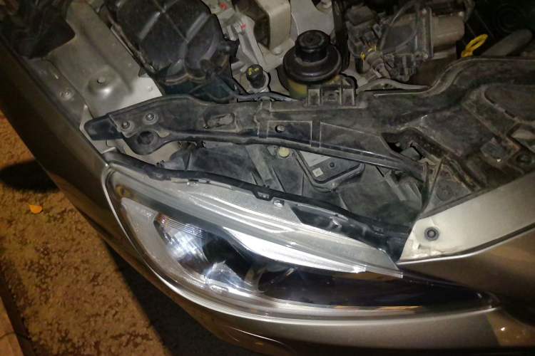Used Volvo S60 2014 S60L T5 Smart Upgrade Edition Engine Bay Right