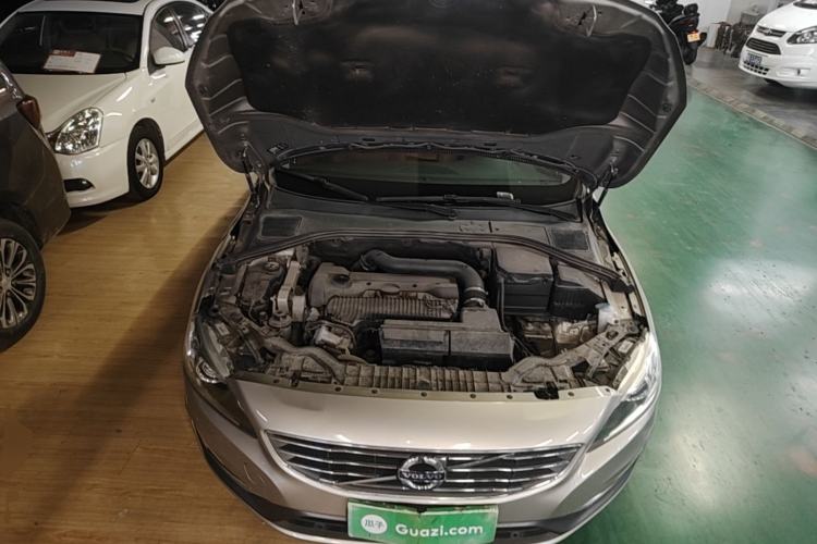 Used Volvo S60 2014 S60L 2.0T Zhiyuan Edition Engine Bay