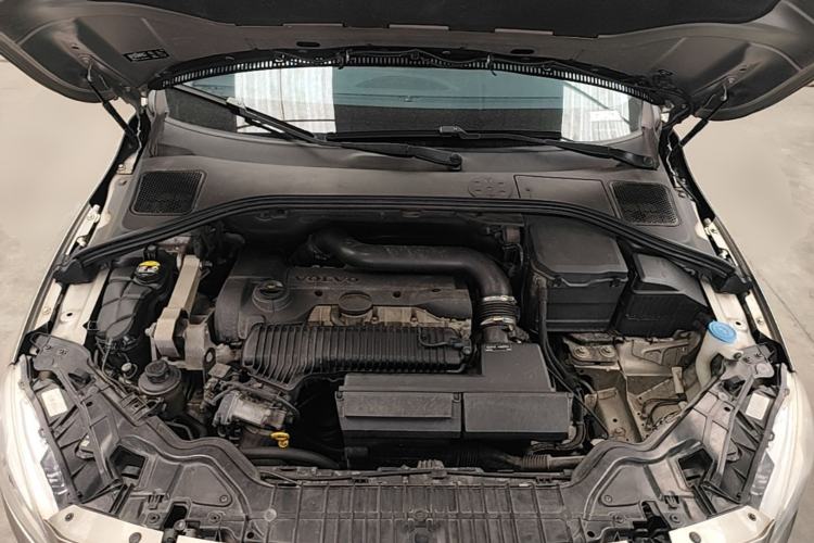 Used Volvo S60 2014 S60L 2.0T Zhiyuan Edition Engine Bay