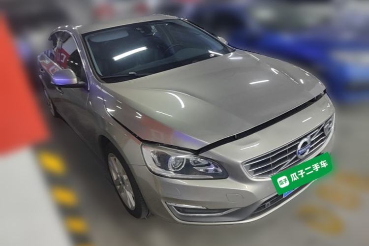 Used Volvo S60 2014 S60L 2.0T Zhiyuan Edition Front Right 45 Deg