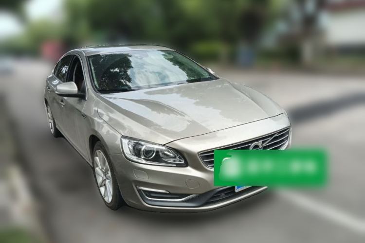 Used Volvo S60 2014 S60L 2.0T Zhiyuan Edition Front Right 45 Deg