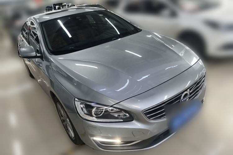 Used Volvo S60 2014 S60L 2.0T Zhiyuan Edition Front Right 45 Deg
