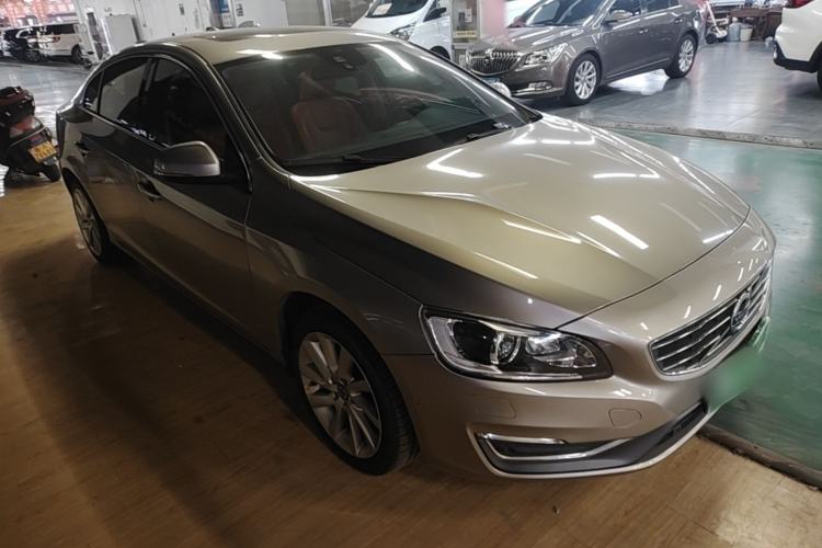 Used Volvo S60 2014 S60L 2.0T Zhiyuan Edition Front Right 45 Deg