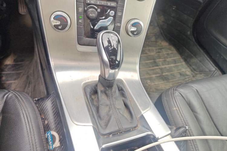 Used Volvo S60 2014 S60L 2.0T Zhiyuan Edition Gear Lever