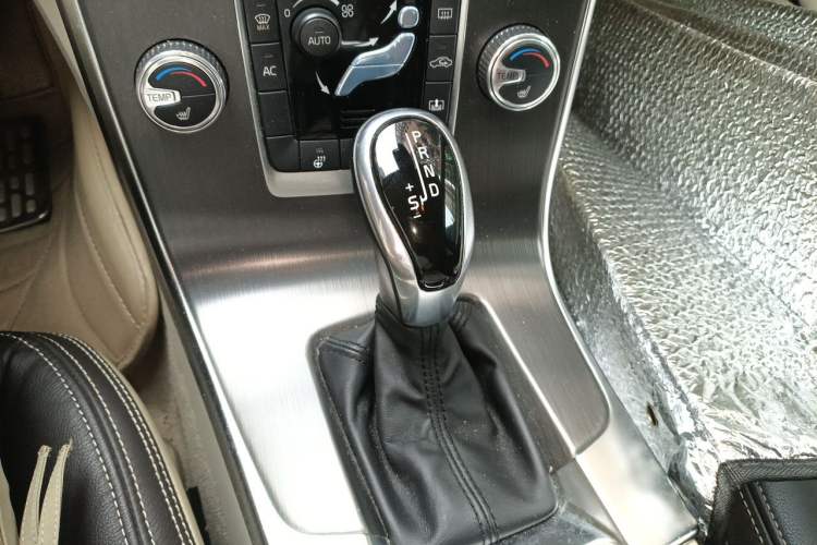 Used Volvo S60 2014 S60L T5 Intelligent Drive Edition Gear Lever
