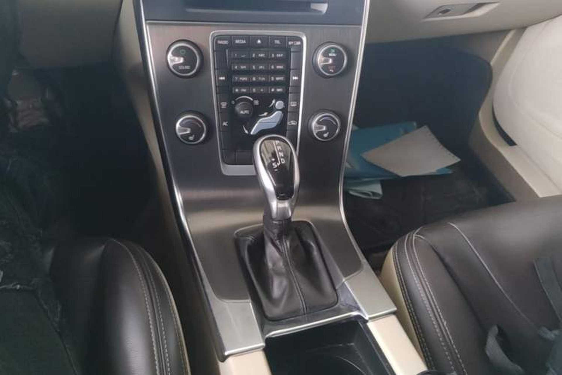 Used Volvo S60 2014 S60L 2.0T Zhiyuan Edition Gear Lever